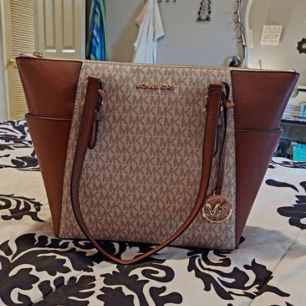 Michael Kors-MK Purse/Totebag